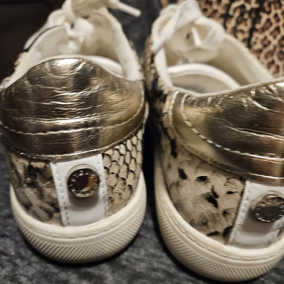 Steve Madden - Picture 2 of 4